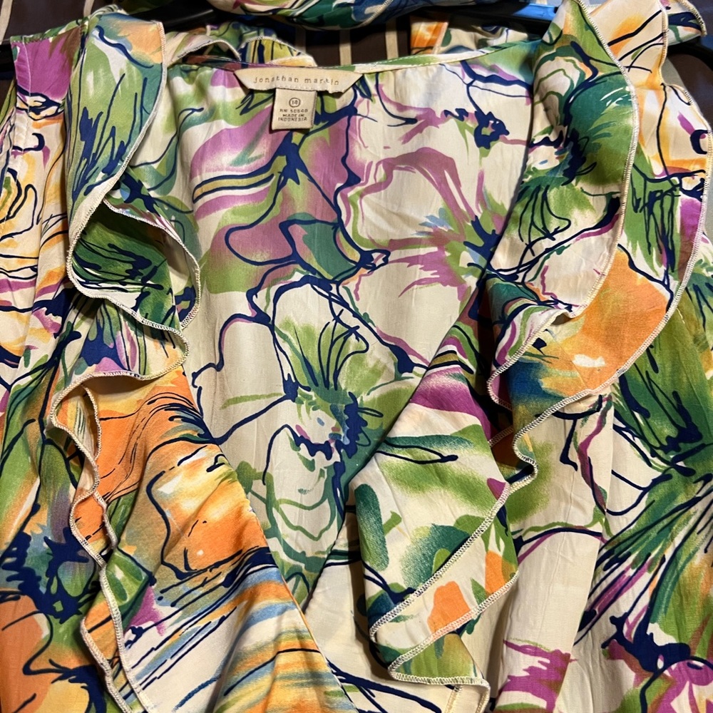 Pretty a line knee length dress.